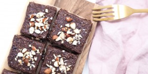 Beitragsbild des Blogbeitrags 5-Zutaten Rohvegane Brownies