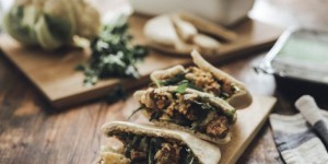 Beitragsbild des Blogbeitrags Gefülllte Pitataschen mit Karfiol und vegini pulled chunks