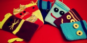 Beitragsbild des Blogbeitrags DIY Handyhüllen häkeln: Katzen-Taschen und Monster-Beutel