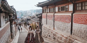 Beitragsbild des Blogbeitrags Strolling through Bukchon Hanok Village and Insadong, Seoul 
