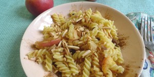 Beitragsbild des Blogbeitrags Apfelstrudelnudeln – mal Nudeln statt Strudel 