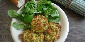 Beitragsbild des Blogbeitrags Kleine Wunderdinger. Heute: Zucchinipuffer 