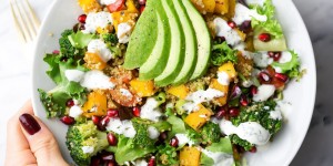 Beitragsbild des Blogbeitrags Rezept für Quinoa Kürbis Salat | vegan