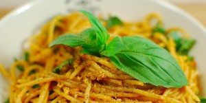 Beitragsbild des Blogbeitrags Basilikum-Bärlauch Pasta mit Cashewcreme 