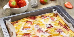 Beitragsbild des Blogbeitrags Rhabarber Erdbeer Blechkuchen 