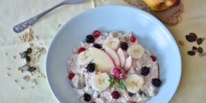 Beitragsbild des Blogbeitrags Basenmüsli mit Apfel und Banane 