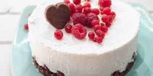 Beitragsbild des Blogbeitrags Traumhafte vegane Himbeer Joghurt-Sahnetorte 
