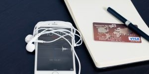 Beitragsbild des Blogbeitrags Schweizer E-Commerce Recht – Das sollten Sie als Privatperson wissen | Advokatur Héritier & Partner