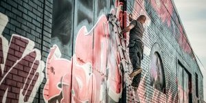 Beitragsbild des Blogbeitrags 23-jähriger Graffitisprüher in Plauen auf frischer Tat ertappt 