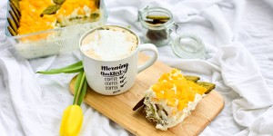 Beitragsbild des Blogbeitrags Mango-Kokosnuss-Matcha Tiramisu 