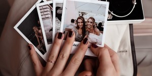 Beitragsbild des Blogbeitrags The Power of Female Friendship: warum Distanz keine Rolle spielt