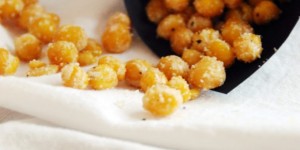 Beitragsbild des Blogbeitrags Gebratene Kichererbsen mit Parmesan