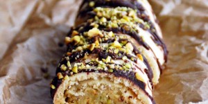 Beitragsbild des Blogbeitrags Pistazien Marzipan Roulade