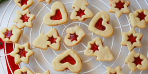 Beitragsbild des Blogbeitrags Butterkekse mit Himbeermarmelade