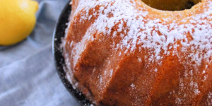 Beitragsbild des Blogbeitrags Mascarpone Kuchen mit Cheesecake Kern