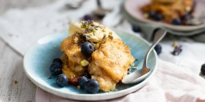 Beitragsbild des Blogbeitrags Rezepte mit MERKUR: Pfirsich-Lavendel-Cobbler vom Grill