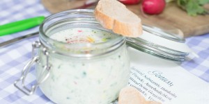 Beitragsbild des Blogbeitrags Gurkenkaltschale mit Radieschen und Ei