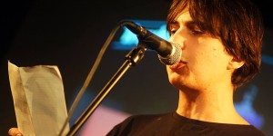 Beitragsbild des Blogbeitrags Im Gespräch mit … Poetry Slammer Elias Hirschl