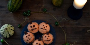 Beitragsbild des Blogbeitrags Gruselige Kürbis-Cupcakes