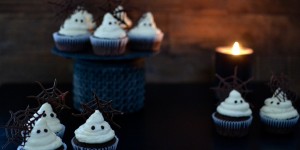 Beitragsbild des Blogbeitrags Schaurig-schöne Geister Cupcakes 
