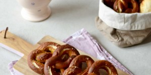 Beitragsbild des Blogbeitrags Brotliebe: Fluffige Laugenbrezel 