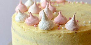 Beitragsbild des Blogbeitrags Red Velvet Cake mit weißer Schokolade