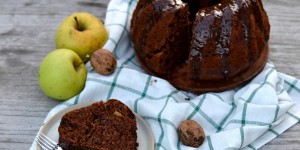 Beitragsbild des Blogbeitrags Apfel Walnuss Guglhupf mit Schokolade {Herbstliebe} 