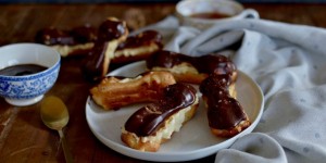 Beitragsbild des Blogbeitrags Schoko-Vanille Eclairs wie in Frankreich