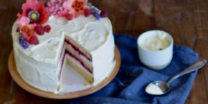 Beitragsbild des Blogbeitrags Himbeer Joghurt Torte mit Limetten