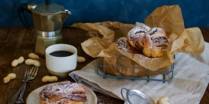 Beitragsbild des Blogbeitrags vegane Erdnussbutter Schoko Knoten