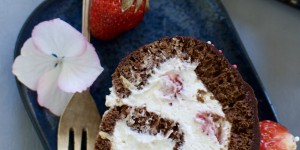 Beitragsbild des Blogbeitrags Schoko Erdbeer Roulade