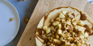 Beitragsbild des Blogbeitrags Apfel Karamell Cheesecake