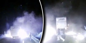 Beitragsbild des Blogbeitrags Daily Express: Im Terror von Calais erzeugen eine Feuerwand um die Strasse, um LKWs anzuhalten