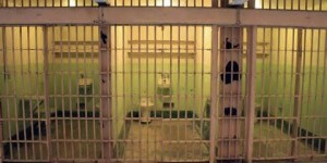 Beitragsbild des Blogbeitrags Daily Express: Ein rumänischer Mörder könnte 500.000 Pfund an Entschädigung einsacken, weil er illegal in einem Einwanderungszentrum inhaftiert wurde 