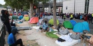 Beitragsbild des Blogbeitrags Sunday Express: Frankreich geht massiv gegen Migranten vor und vertreibt Tausende von den Strassen von Paris 
