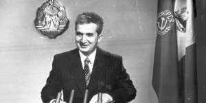Beitragsbild des Blogbeitrags The Duran: Hillary Clintons Ceausescu Moment. Die kontroverse Rede einer amerikanischen Diktatorin 