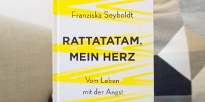 Beitragsbild des Blogbeitrags Rezension // Rattatatam, mein Herz von Franziska Seyboldt