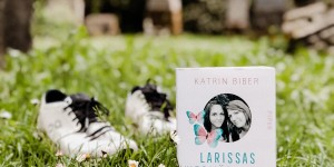 Beitragsbild des Blogbeitrags Gastbeitrag // Katrin Biber über ihr Buch Larissas Vermächtnis 