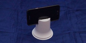 Beitragsbild des Blogbeitrags DIY Anleitung – Smartphone Stativ aus einem Becher – Upcycling