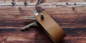 Beitragsbild des Blogbeitrags DIY Anleitung – Schlüsselhalter aus Leder – Keyholder für Schlüssel 