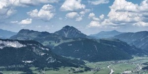 Beitragsbild des Blogbeitrags Bild des Monats Juni 2017 – Blick ins Tal nach St. Johann in Tirol 