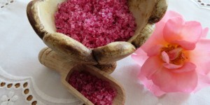 Beitragsbild des Blogbeitrags DIY – Rosensalz selbstgemacht