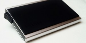 Beitragsbild des Blogbeitrags Gewinnspiel – Kugiz Wallet: raffinierter Kartenhalter mit Clip
