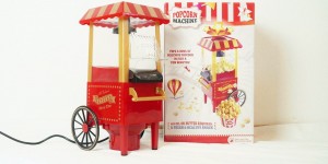 Beitragsbild des Blogbeitrags Kino im Wohnzimmer mit der Popcorn Maschine von Monsterzeug * Werbung