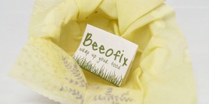 Beitragsbild des Blogbeitrags Beeofix: Upcycling Bienenwachstuch *Werbung
