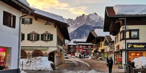 Beitragsbild des Blogbeitrags St. Johann in Tirol im Spätwinter – Bild des Monats im März 2019 