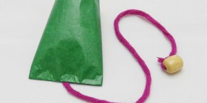 Beitragsbild des Blogbeitrags Fangbecherspiel aus einer Klorolle
