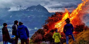 Beitragsbild des Blogbeitrags Sonnwendfeuer – Bild des Monats im Juni 2020