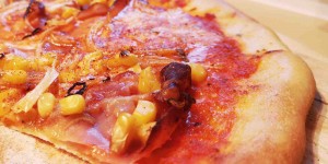 Beitragsbild des Blogbeitrags Pizzateig Rezept wie aus der Pizzeria
