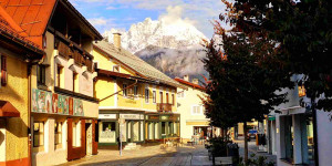 Beitragsbild des Blogbeitrags St. Johann in Tirol am Morgen – Bild des Monats im Oktober 2020